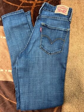 Levi’s 721 high rise skinny jeans